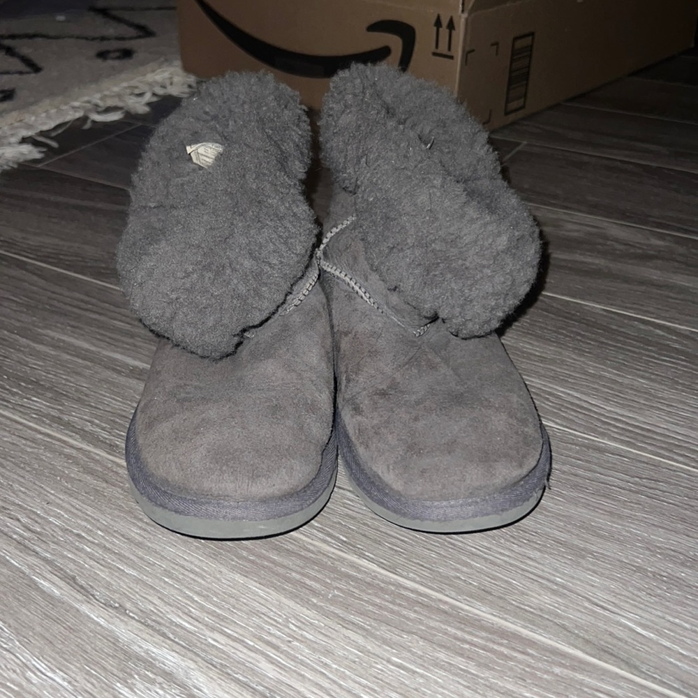 Gray uggs
